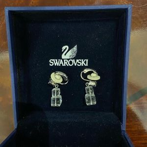Swarovski earrings (box/case not include)